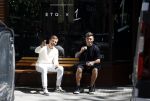 Amsterdam 9 mei 2022
Lil Kleine en Lisandro Martinez op het bankje voor 1 Amsterdam in Amsterdam zuid