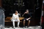 Amsterdam 9 mei 2022
Lil Kleine en Lisandro Martinez op het bankje voor 1 Amsterdam in Amsterdam zuid