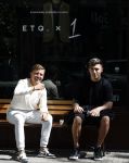 Amsterdam 9 mei 2022
Lil Kleine en Lisandro Martinez op het bankje voor 1 Amsterdam in Amsterdam zuid