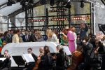 Maastricht 27 april 2022
Koningsdag wordt dit jaar in Maastricht gevierd . Aanwezig Koning Willem Alexander Koningin Maxima Prinses Amalia Prinses Alexia Prinses Ariane Prins Constantijn Prinses Laurentien Prins Maurits Prinses Marilene Prins Bernhard Prinses Annette Prins Floris Prinses Aimee Prins Pieter Christiaan en Prinses Annette. Lucas en Steve