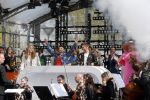 Maastricht 27 april 2022
Koningsdag wordt dit jaar in Maastricht gevierd . Aanwezig Koning Willem Alexander Koningin Maxima Prinses Amalia Prinses Alexia Prinses Ariane Prins Constantijn Prinses Laurentien Prins Maurits Prinses Marilene Prins Bernhard Prinses Annette Prins Floris Prinses Aimee Prins Pieter Christiaan en Prinses Annette. Lucas en Steve