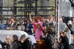 Maastricht 27 april 2022
Koningsdag wordt dit jaar in Maastricht gevierd . Aanwezig Koning Willem Alexander Koningin Maxima Prinses Amalia Prinses Alexia Prinses Ariane Prins Constantijn Prinses Laurentien Prins Maurits Prinses Marilene Prins Bernhard Prinses Annette Prins Floris Prinses Aimee Prins Pieter Christiaan en Prinses Annette. Lucas en Steve