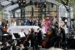 Maastricht 27 april 2022
Koningsdag wordt dit jaar in Maastricht gevierd . Aanwezig Koning Willem Alexander Koningin Maxima Prinses Amalia Prinses Alexia Prinses Ariane Prins Constantijn Prinses Laurentien Prins Maurits Prinses Marilene Prins Bernhard Prinses Annette Prins Floris Prinses Aimee Prins Pieter Christiaan en Prinses Annette. Lucas en Steve