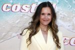 Amsterdam 20 april 2022
Premiere Costa in Tuschinski. Castleden oa , Katja Schuurman Abbey Hoes Soy Kroon Stephanie v Eer Oscar Aerts Sinan Eroglu Roeland Fernhout Tina de Bruin en Lisa Zweerman . De regisseur is Jon Karhaus en Diederik Jekel heeft het script geschreven. Marly v d Velden kwam met partner Mike Meijer