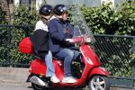 Amsterdam 16 april 2022
Martijn Krabbe op zijn vespa scooter met zijn dochter Michelle Krabbe