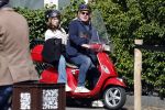 Amsterdam 16 april 2022
Martijn Krabbe op zijn vespa scooter met zijn dochter Michelle Krabbe