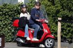 Amsterdam 16 april 2022
Martijn Krabbe op zijn vespa scooter met zijn dochter Michelle Krabbe