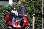 Amsterdam 16 april 2022
Martijn Krabbe op zijn vespa scooter met zijn dochter Michelle Krabbe
