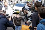 Amsterdam 23 april 2022
Mobicepp en Joey Bravo met hun Laborghini's op de pc hooftstraat. Tientallen kinderen zijn foto's aan het maken.