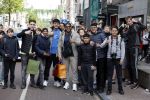 Amsterdam 23 april 2022
Mobicepp en Joey Bravo met hun Laborghini's op de pc hooftstraat. Tientallen kinderen zijn foto's aan het maken.
