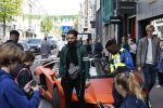 Amsterdam 23 april 2022
Mobicepp en Joey Bravo met hun Laborghini's op de pc hooftstraat. Tientallen kinderen zijn foto's aan het maken.