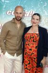Amsterdam 20 april 2022
Premiere Costa in Tuschinski. Castleden oa , Katja Schuurman Abbey Hoes Soy Kroon Stephanie v Eer Oscar Aerts Sinan Eroglu Roeland Fernhout Tina de Bruin en Lisa Zweerman . De regisseur is Jon Karhaus en Diederik Jekel heeft het script geschreven. Oscar Aerts kwam met zijn zwangere vrouw