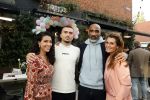 Amsterdam 29 april 2022
Opening Restaurant Poppys van Moise Trustfull Carola Kirschbaum en Britt Scholte in de amsterdamse pijp. Moise en haar broer Kayne en vader Orlando Trustfull en moeder Quinty
