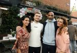 Amsterdam 29 april 2022
Opening Restaurant Poppys van Moise Trustfull Carola Kirschbaum en Britt Scholte in de amsterdamse pijp. Moise en haar broer Kayne en vader Orlando Trustfull en moeder Quinty