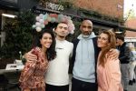 Amsterdam 29 april 2022
Opening Restaurant Poppys van Moise Trustfull Carola Kirschbaum en Britt Scholte in de amsterdamse pijp. Moise en haar broer Kayne en vader Orlando Trustfull en moeder Quinty