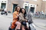 Amsterdam 29 april 2022
Opening Restaurant Poppys van Moise Trustfull Carola Kirschbaum en Britt Scholte in de amsterdamse pijp. Moise en Quinty Trustfull