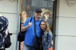 Amsterdam 7 mei 2022
Raymond v Barneveld met zijn vriendin/ verloofde Julia Evans op de pc hooftstraat.