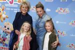 Amsterdam 1 mei 2022
Premiere 2 kleine kleutertjes bedacht door Jan Smit .
Simone Kleinsma met Celseste Verstrate en kinderen