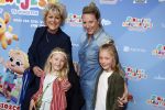 Amsterdam 1 mei 2022
Premiere 2 kleine kleutertjes bedacht door Jan Smit .
Simone Kleinsma met Celseste Verstrate en kinderen