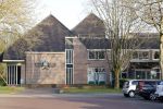 Ijhorst Staphorst 19 april 2022
Anne Lok vertrekt vanaf haar huis naar het stadhuis van Staphorst