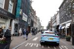 Amsterdam 15 april 2022
Carspotters fotograferen de Lamborghini Urus van Steven Bergwijn op de pc Hooftstraat