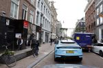 Amsterdam 15 april 2022
Carspotters fotograferen de Lamborghini Urus van Steven Bergwijn op de pc Hooftstraat