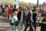 Maastricht 27 april 2022
Koningsdag wordt dit jaar in Maastricht gevierd . Aanwezig Koning Willem Alexander Koningin Maxima Prinses Amalia Prinses Alexia Prinses Ariane Prins Constantijn Prinses Laurentien Prins Maurits Prinses Marilene Prins Bernhard Prinses Annette Prins Floris Prinses Aimee Prins Pieter Christiaan en Prinses Annette. Steven jansen met de vrouyw van zijn compagnon en Dione Stax lopen over de route