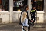 Maastricht 27 april 2022
Koningsdag wordt dit jaar in Maastricht gevierd . Aanwezig Koning Willem Alexander Koningin Maxima Prinses Amalia Prinses Alexia Prinses Ariane Prins Constantijn Prinses Laurentien Prins Maurits Prinses Marilene Prins Bernhard Prinses Annette Prins Floris Prinses Aimee Prins Pieter Christiaan en Prinses Annette. Steven jansen met de vrouyw van zijn compagnon en Dione Stax lopen over de route