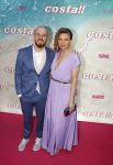 Amsterdam 20 april 2022
Premiere Costa in Tuschinski. Castleden oa , Katja Schuurman Abbey Hoes Soy Kroon Stephanie v Eer Oscar Aerts Sinan Eroglu Roeland Fernhout Tina de Bruin en Lisa Zweerman . De regisseur is Jon Karhaus en Diederik Jekel heeft het script geschreven. Tamara Brinkman met ...