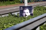 Amsterdam 20 april 2022
Abri Thierry Baudet waar mensen een snorretje op gespoten hebben met verfbus