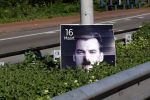 Amsterdam 20 april 2022
Abri Thierry Baudet waar mensen een snorretje op gespoten hebben met verfbus