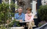 Amsterdam 5 mei 2022
Tom Egbers en janke Dekker samen op terras in Amsterdam zuid