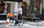 Amsterdam 11 mei 2022
Victor reinier op de fiets in Amsterdam zuid