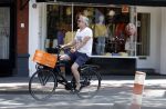 Amsterdam 11 mei 2022
Victor reinier op de fiets in Amsterdam zuid