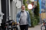 Amsterdam 3 mei 2022
Wessel v Diepen wandelend door het centrum van Amsterdam.