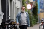 Amsterdam 3 mei 2022
Wessel v Diepen wandelend door het centrum van Amsterdam.