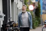 Amsterdam 3 mei 2022
Wessel v Diepen wandelend door het centrum van Amsterdam.