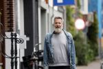 Amsterdam 3 mei 2022
Wessel v Diepen wandelend door het centrum van Amsterdam.
