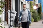 Amsterdam 3 mei 2022
Wessel v Diepen wandelend door het centrum van Amsterdam.
