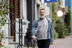 Amsterdam 3 mei 2022
Wessel v Diepen wandelend door het centrum van Amsterdam.