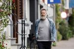 Amsterdam 3 mei 2022
Wessel v Diepen wandelend door het centrum van Amsterdam.