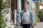 Amsterdam 3 mei 2022
Wessel v Diepen wandelend door het centrum van Amsterdam.