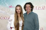 Amsterdam 20 april 2022
Premiere Costa in Tuschinski. Castleden oa , Katja Schuurman Abbey Hoes Soy Kroon Stephanie v Eer Oscar Aerts Sinan Eroglu Roeland Fernhout Tina de Bruin en Lisa Zweerman . De regisseur is Jon Karhaus en Diederik Jekel heeft het script geschreven. Wouter Nicolaas kwam met zijn dochter