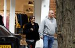 Amsterdam 5 mei 2023
Amandag Balk en haar vriend Ed den Hollander op straat in Amsterdam zuid. Ed rijdt in een prachtige Rolls Royce.