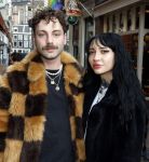 Amsterdam 20 april 2023
Christina Curry en haar vriend Kevin Curifex bij feestje van blad de Linda in een cafe in het centrum van Amsterdam waar een bier gepresenteerd wordt.