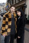 Amsterdam 20 april 2023
Christina Curry en haar vriend Kevin Curifex bij feestje van blad de Linda in een cafe in het centrum van Amsterdam waar een bier gepresenteerd wordt.