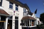 Noordwijk 17 mei 2023
Opening pension Code Rose van Martien Meiland en Erica Meiland . Ook Montana Maxime en Leroy Molkenboer zijn aanwezig Dochter Claire doet de openingshandeling.