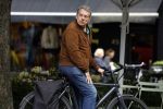 Amsterdam 12 mei 2023
Dick Maas en zijn vrouw Esme Lammers doen terrasje in Amsterdam zuid.