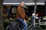 Amsterdam 12 mei 2023
Dick Maas en zijn vrouw Esme Lammers doen terrasje in Amsterdam zuid.