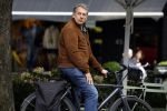 Amsterdam 12 mei 2023
Dick Maas en zijn vrouw Esme Lammers doen terrasje in Amsterdam zuid.
